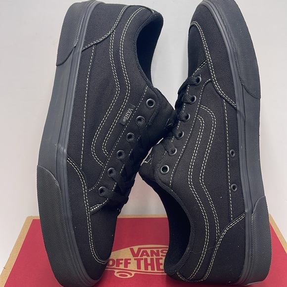 Vans Men’s Bearcat (Canvas) Black/Black
VN000DT2186
Sneakers - Picture 11 of 16